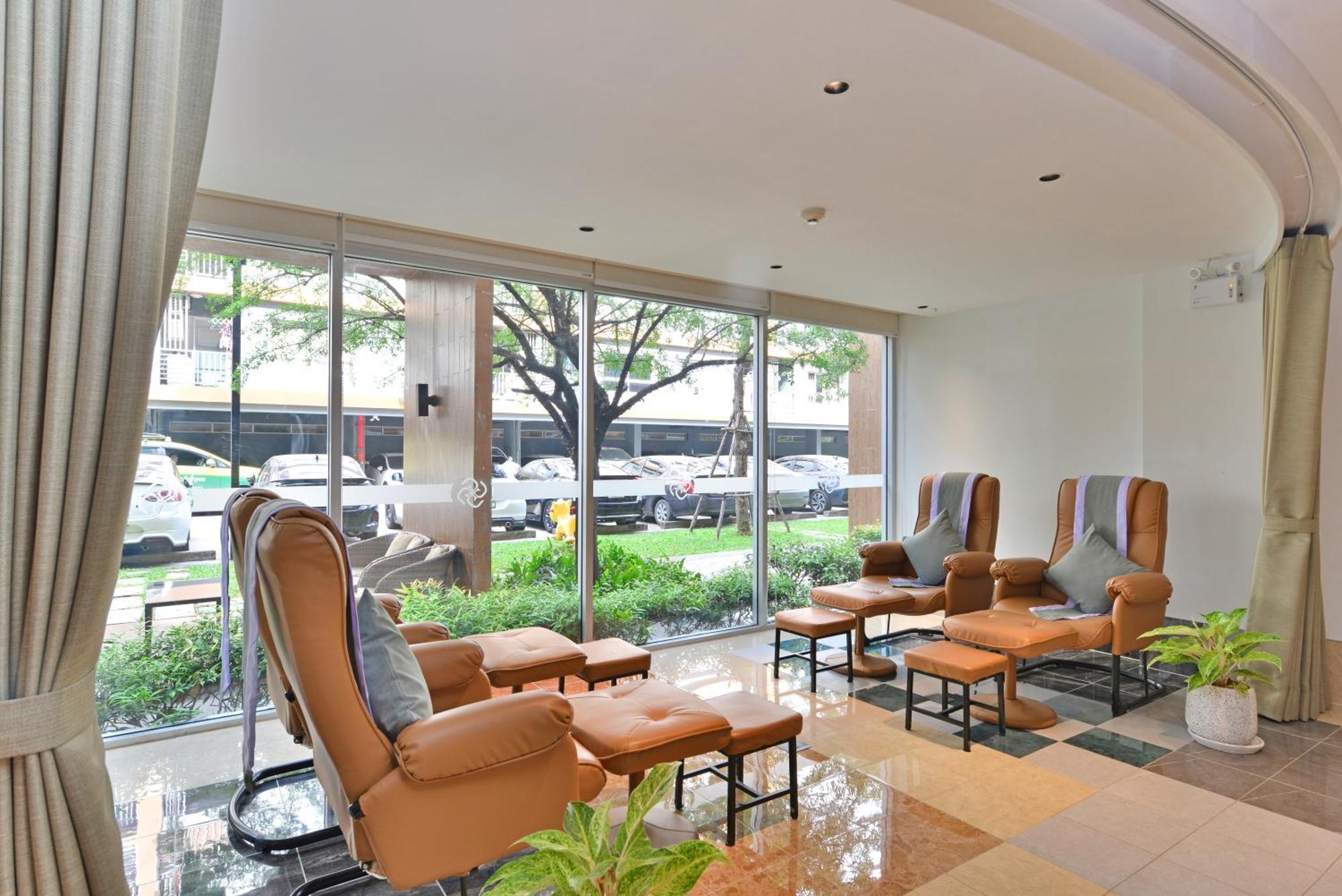 The Grass Serviced Suites Pattaya Zewnętrze zdjęcie