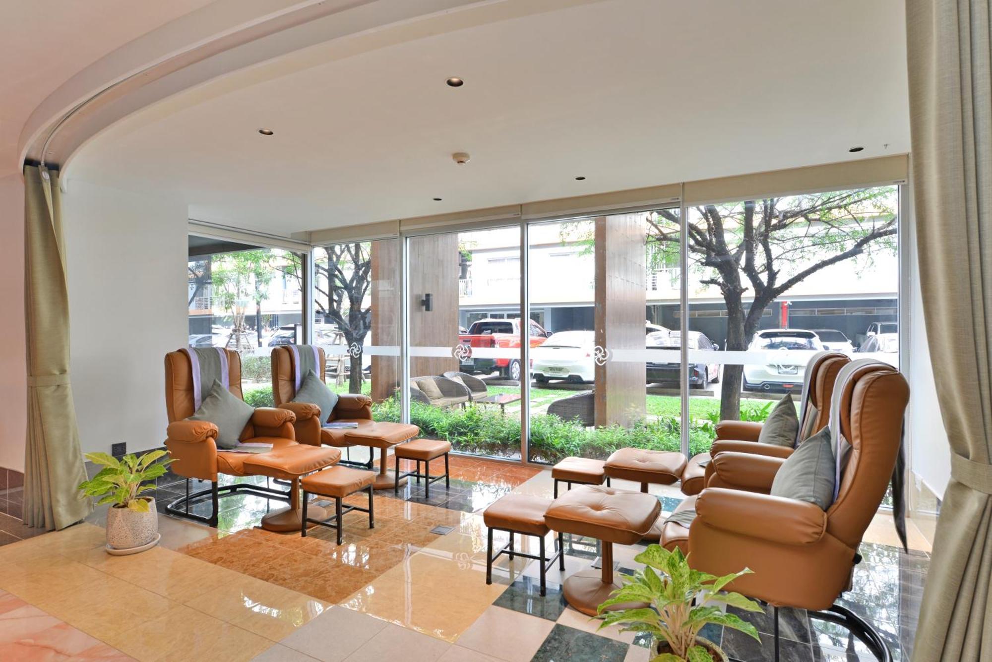 The Grass Serviced Suites Pattaya Zewnętrze zdjęcie